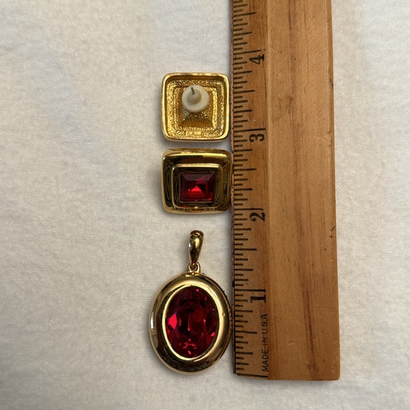 Pendant and matching red stone earrings. - Picture 5 of 5
